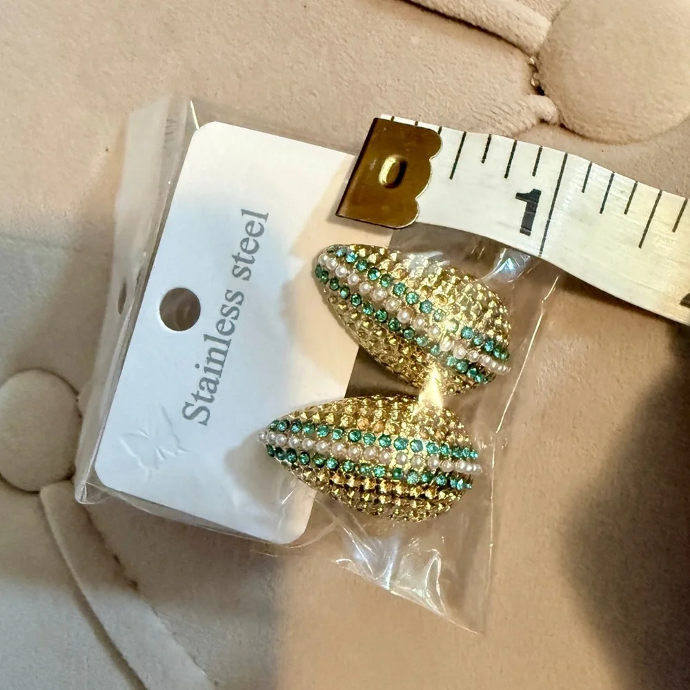 NWT SS Teardrop Stud Earrings - Picture 6 of 6